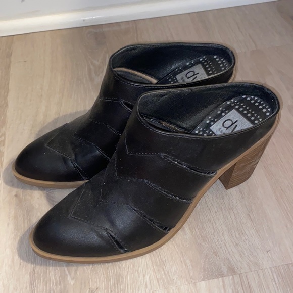 Dolce Vita Black Boots - Picture 1 of 2